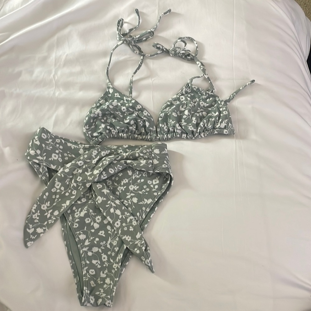 Light green floral bathing suit bikini Abercrombie and fitch